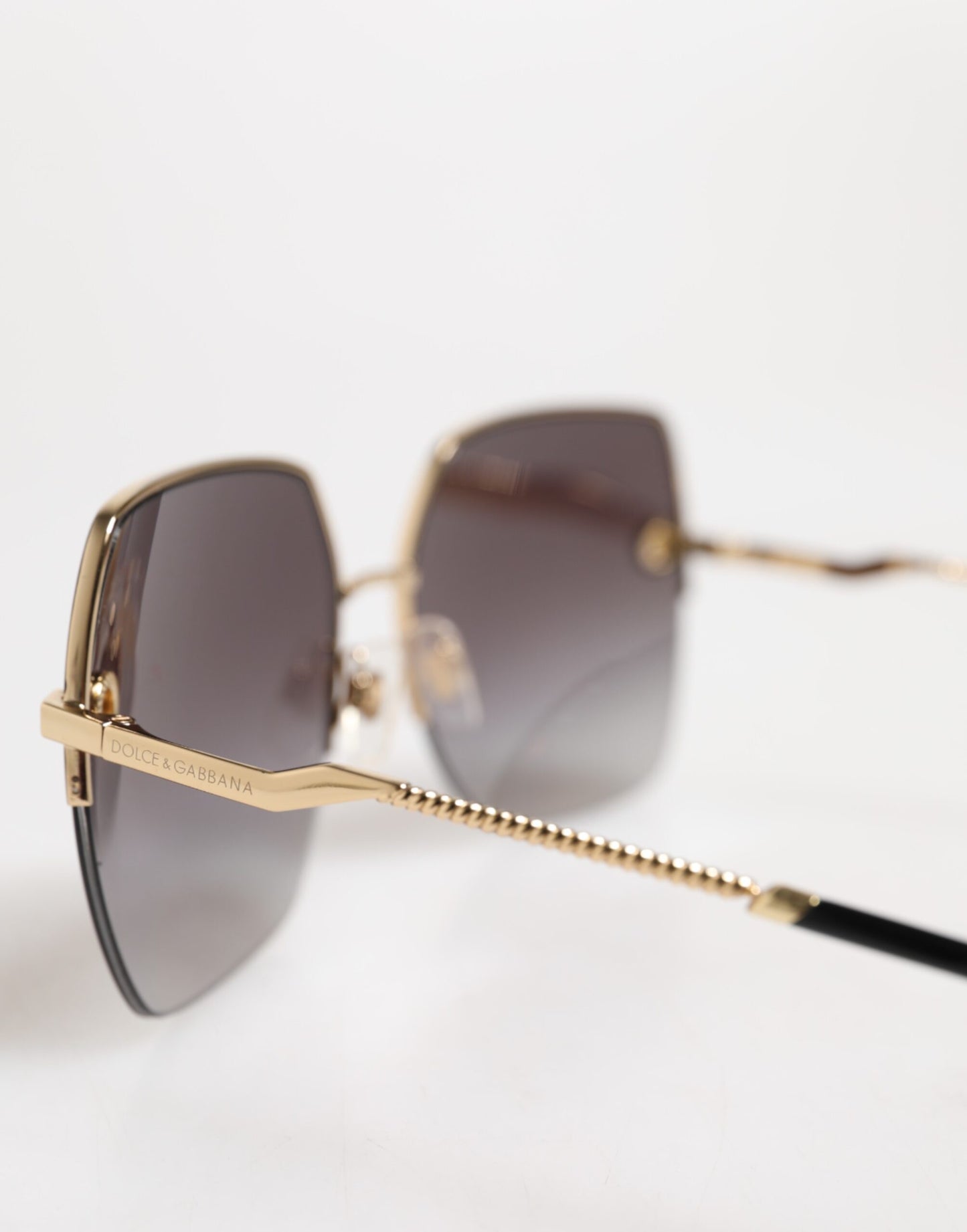 Слънчеви очила Dolce & Gabbana DG2267 с черно-златист метал и пълна рамка с квадратна форма