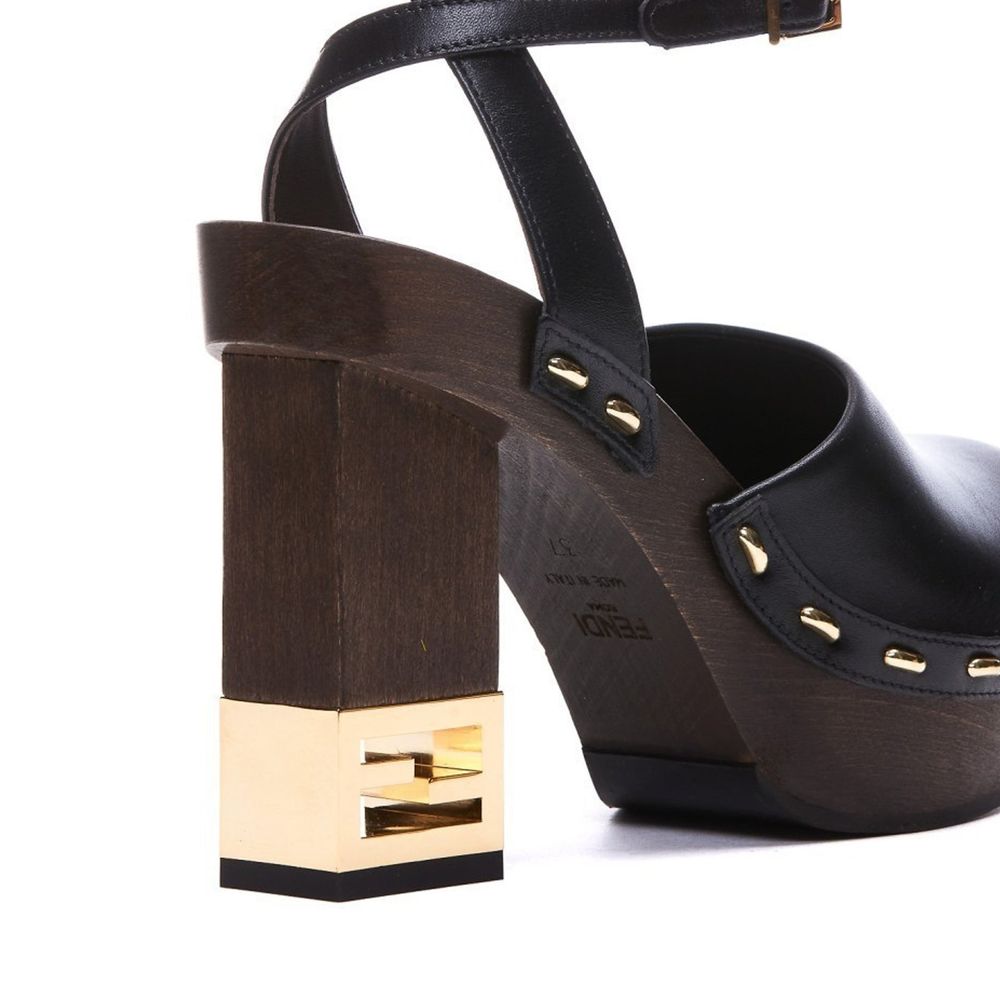 Кожени обувки на висок ток Fendi с декоративен ток