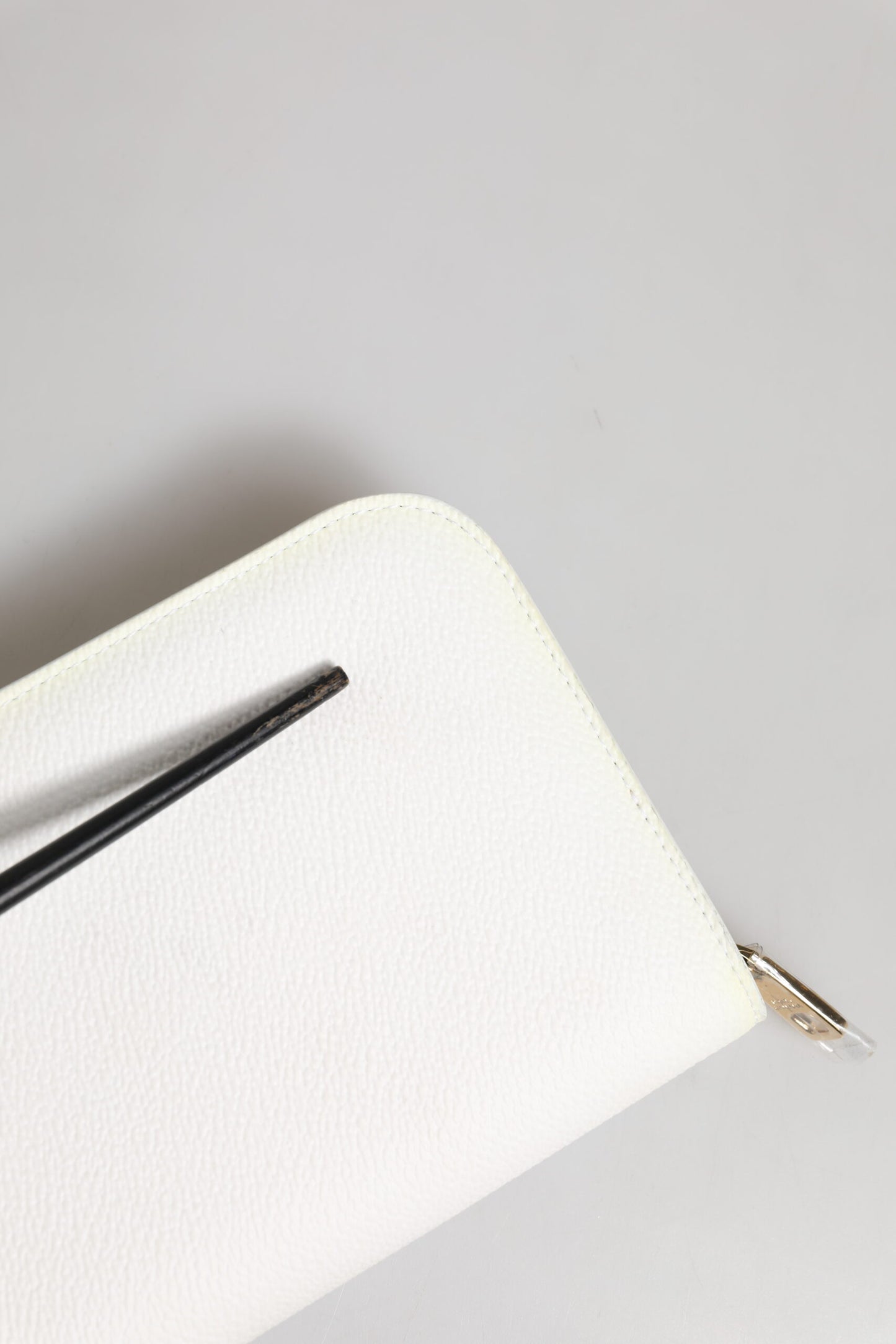 Dolce & Gabbana White Leather Logo Plaque Zip Around Continental Wallet